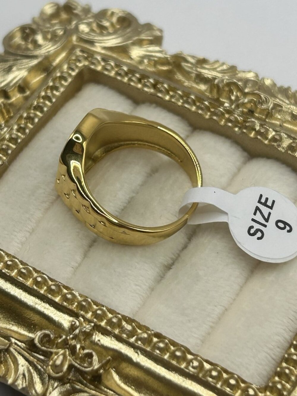 Vintage NOS Gold Tone Signet Ring Size 9 Unisex Jewelry Black Center Chunky New - Picture 12 of 13